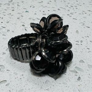 Unique, Circle-dangling ring. Stretchable.